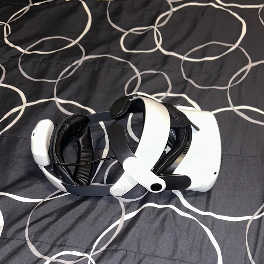 Advanced White VR Headset for Immersive Experiences